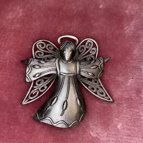 3/$30 Vintage Angel JJ Brooch - Picture 1 of 3